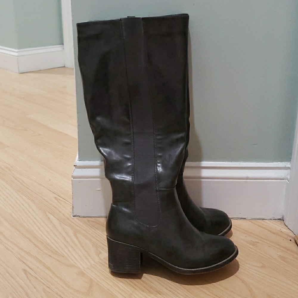 Plus size knee high Torrid Boots gray